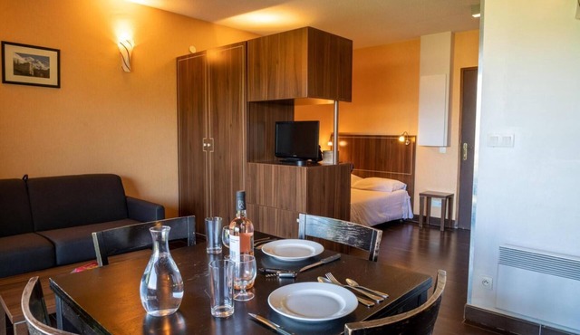 Ground floor, view valley, swimming pool, hammam, terrace, parking, tv, 27m², Pra Loup