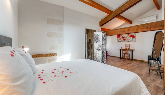 Guest Room “Coquelicot” with Wi-Fi and Air Conditioning