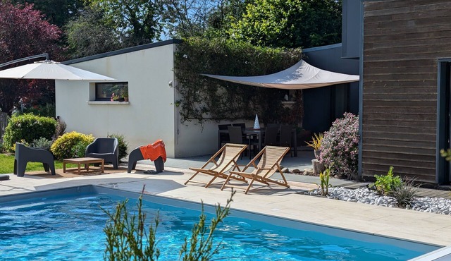 Guest Room 'L'Abri des Flots' with Shared Pool, Terrace, and Wi-Fi