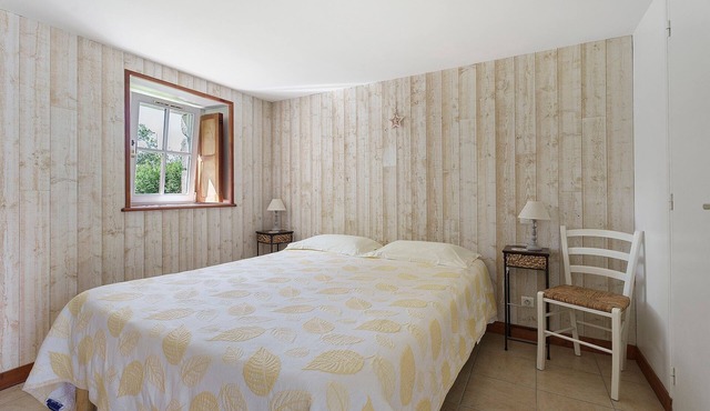 Guest Room "La Souricière - Le Puits" with Shared Terrace, Garden & Wi-Fi