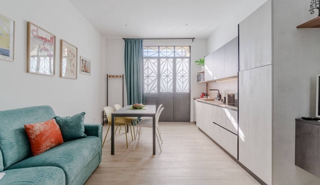 GuestHost - Charming apartment of about 50 square meters, able to accommodate up to 4 people, located on the ground floor of a renovated building.The property is located in the San Donato district, in a strategic area, full of services and well connected