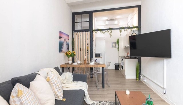 Heart of Nice's Old Town, 2 bedrooms, 5 minutes from the sea, air conditioning