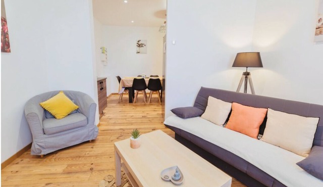 Heart of Pau - Air Conditioning and Parking - 4 Suites - Sleeps 4 to 10