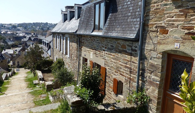 Historic district house - Côte de Granit Rose