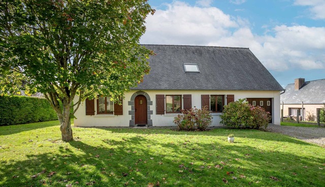 Holiday Home 'Maison Familiale Kerriou' with Air Conditioning