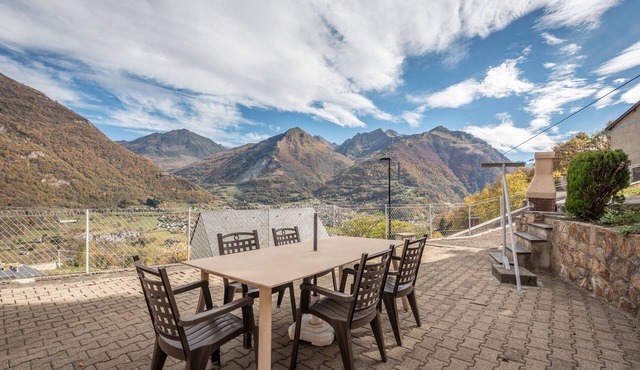 Holiday Home “Gary Loup”: Mountain View, Private Terrace & Wi-Fi