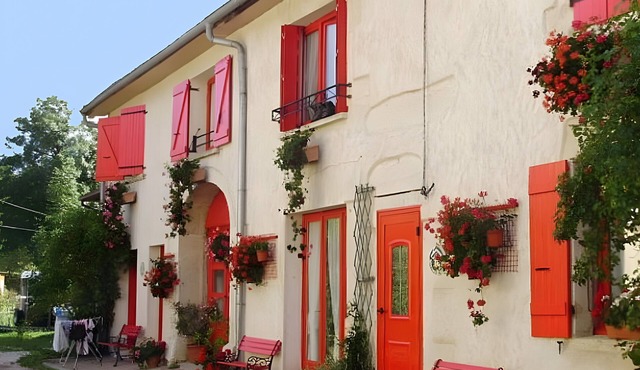 Holiday Home "Gîte 1265 in the Lake Region" with Shared Garden and Wi-Fi