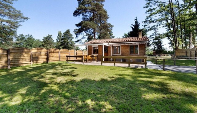 Holiday Home 'Gite 5 De L'Orée Du Bois' with Lake View, Wi-Fi and Air Conditioning