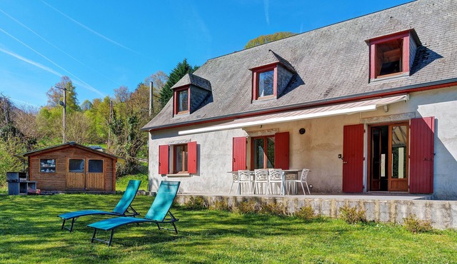 Holiday Home 'Gite 8 Personnes, Val D'azun' with Mountain View, Private Terrace and Wi-Fi