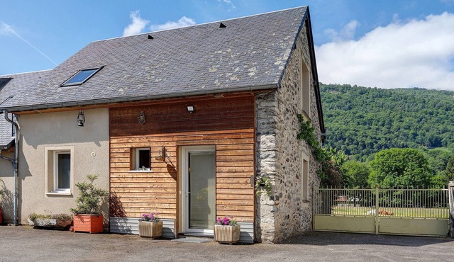 Holiday Home "Gîte Chez Pascalette" with Mountain View, Private Terrace and Wi-Fi