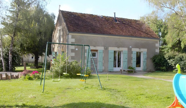 Holiday Home 'Gite Hirond'ailes D'ange' with Private Terrace and Shared Garden