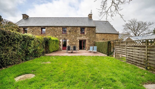 Holiday Home 'Gite Palombe' with Private Terrace, Private Garden and Wi-Fi