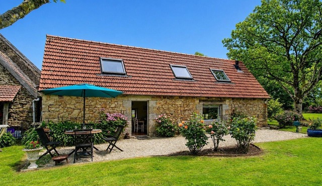 Holiday Home “Le Jardin De La Rose Bleue” with Private Terrace and Garden