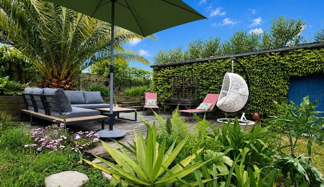 Holiday Home “Le Petit Baigneur” with Private Terrace, Shared Garden & Wi-Fi