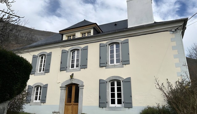 Holiday Home “Le Pic Vert”: Mountain Views, Private Terrace & Wi-Fi