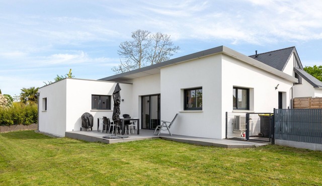 Holiday Home “Maison Concarneau” with Private Terrace, Garden & Wi-Fi