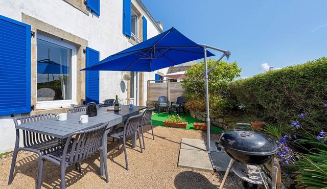 Holiday Home "Ty Gwen - Plouezoc’h" with Sea View and Wi-Fi