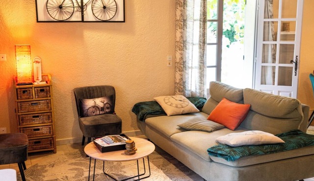 House located 2 km from Bonaguil castle.