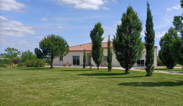 House on large plot with panoramic view