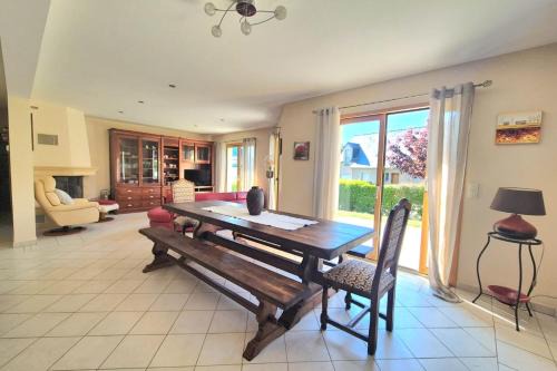 House with garden and parking in Miniac-Morvan