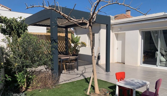 House with garden close to beaches.