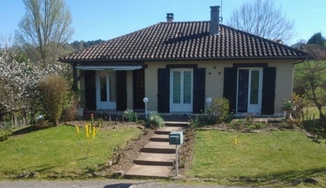 House with large garden located in the countryside in the Périgord