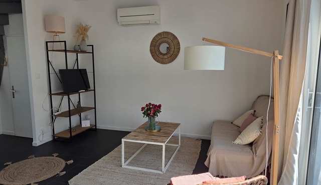 House with terrace in a quiet location close to all amenities