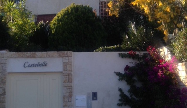 In villa center, air-conditioned, T3 80 M2 terrace/garden + parking 4/5 people