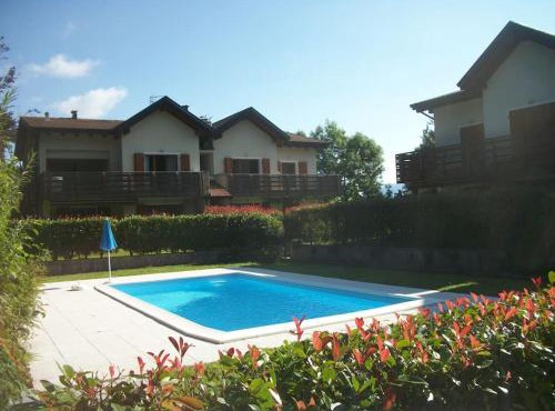 Incantevole appartamento con piscina e vista monti