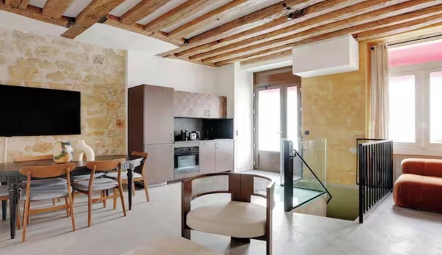 JUST MOMENTS AWAY FROM PLACE DES VOSGES AND PICASSO MUSEUM – LE MARAIS