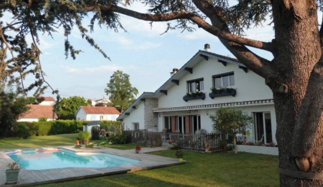 L'Ancolie des Pyrénées, your bed and breakfast with swimming pool, in Oloron Ste Marie