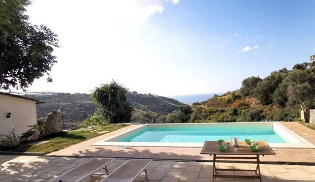 L'angolo del Mare - Two Bedroom Apartment, Sleeps 5