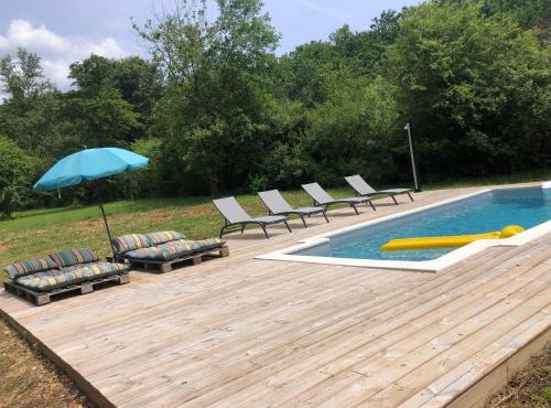La Bastide des Écureuils-Piscine & Jardin Privé à Prayssac