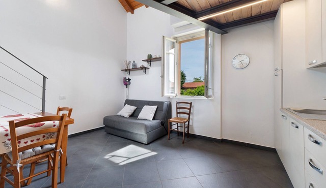 La Casa di Lillo Angera – Cozy Apartment Near Lakefront with Parking