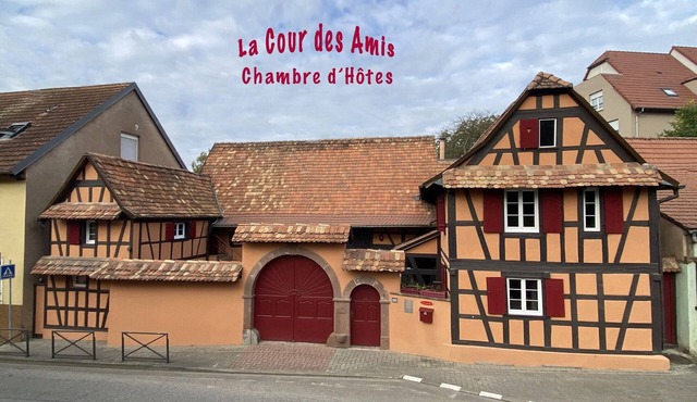 La Cour des Amis – Independent Guest Room with Private Bathroom and Breakfast