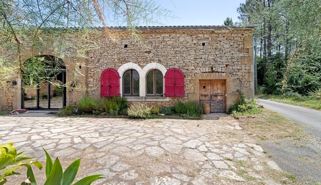 La Maison Dô – Stone House with Pool for 4 Guests Near Dordogne