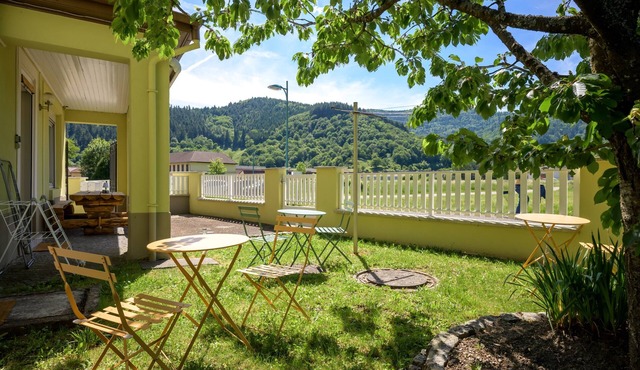 La Maison du Portier: Mountain View, Private Terrace with Fire Pit and Wi-Fi