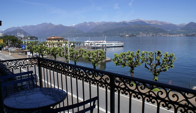 Lakefront apartment in downtown Stresa with magnificent views