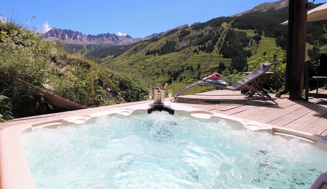 Large chalet in Vars for 19 people - indoor pool, spa, cinema, mountain view