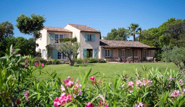 Large luxury 8 bedroom Villa rental near Saint-Tropez, France