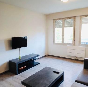 Large studio near CNAC