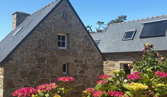 Le Clos du Verger, a typical Breton farmhouse in a quiet location, close to the sea