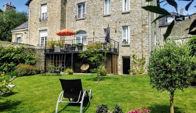 "Le Clos Lesage", charming house with garden, at the foot of the chateau