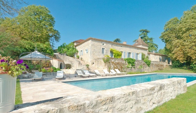 Le Manoir Les Sines - Nine Bedroom Villa, Sleeps 18
