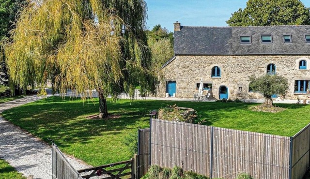 Longère Côtes d'Armor, with large garden and 20 min from the coast