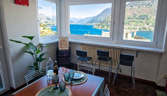 Look Giovane per una Casa Vista Lago