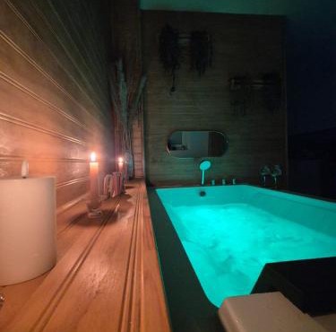 Love Room - Spa Balnéo Privatif & Nuit Romantique