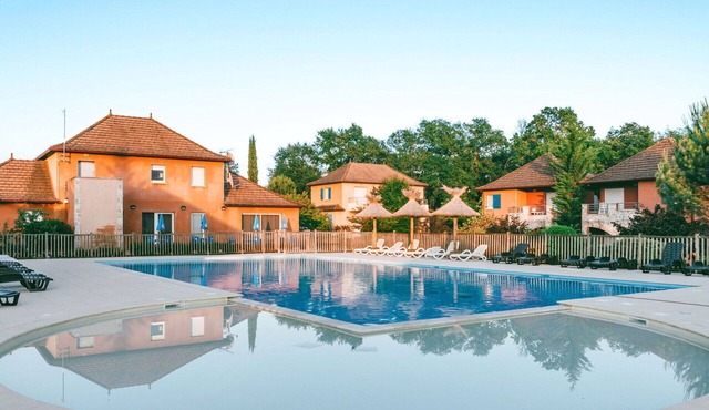 Lovely apartment for 6 guests with WIFI, pool, TV, terrace, pets allowed and parking