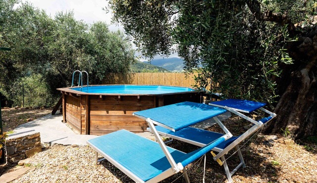 Lovely apartment for 10 people with WIFI, A/C, pool, patio and pets allowed