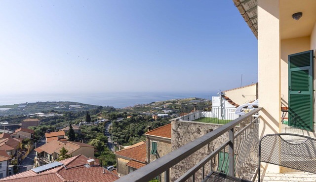Lovely apartment for 6 people with WIFI, A/C, balcony and pets allowed